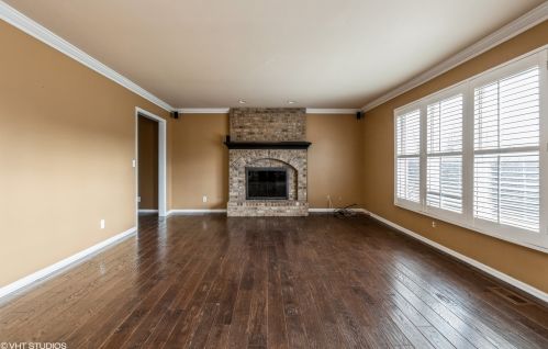 237 Burning Bush Trl, Bull Valley IL 60012-3652 exterior