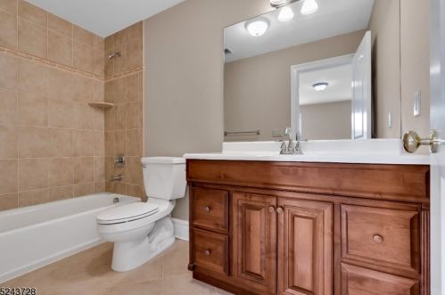 2 Caruso Ct, Bridgewater NJ 08807-2149 exterior