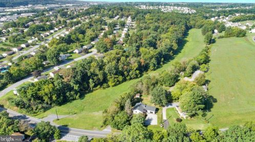 752 Nyes Rd, Hummelstown PA 17036-8688 exterior