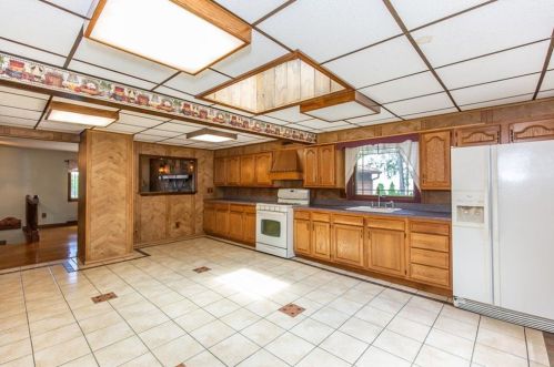 702 Knollwood Dr, Woonsocket RI 02895-2632 exterior