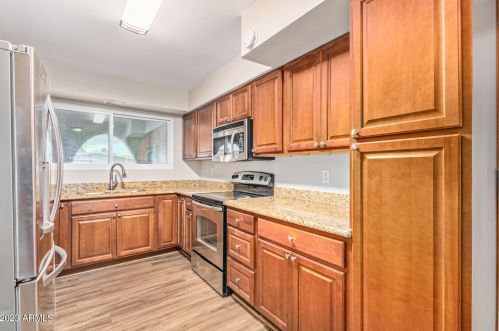 9040 40 Dr, Phoenix AZ 85019-2013 exterior