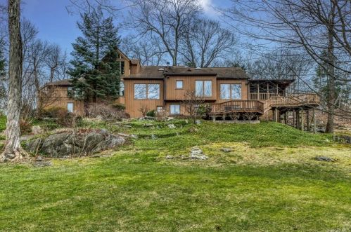 5 Fox Run, Armonk NY 10504-1011 exterior
