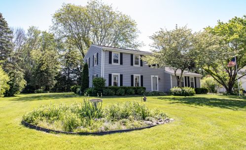 9466 45th St, Milwaukee, WI 53223-1458