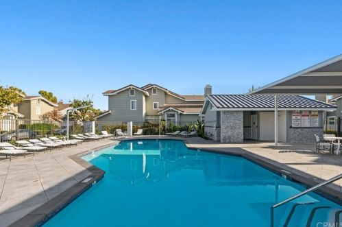 2182 Avocado Dr, Tustin CA 92782-8348 exterior