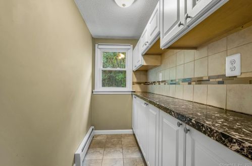 5 Bailey Rd, Enfield CT 06082-4818 exterior