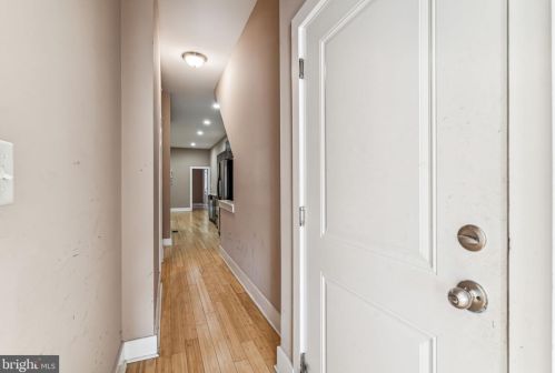 3146 Broad St, Philadelphia PA 19147-4919 exterior