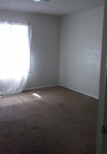 3240 Desert Cv Ave, Phoenix AZ 85028-3518 exterior