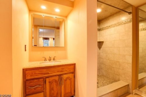 62 Cooper Rd, Parsippany NJ 07834-3419 exterior