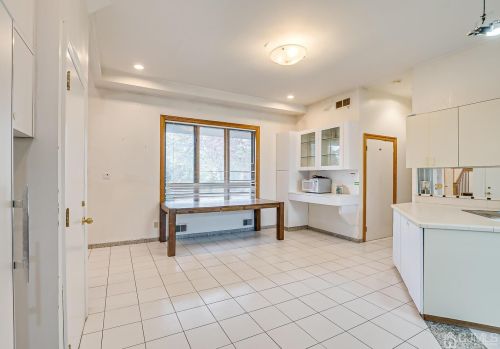 4 Fairhill Rd, Edison NJ 08817-2962 exterior