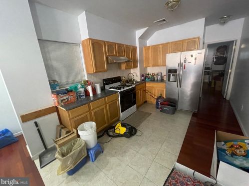 1239 6 St, Philadelphia PA 19140-4561 exterior