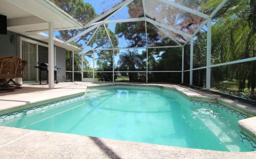 356 Ferris Dr, Fort Pierce FL 34983-8626 exterior