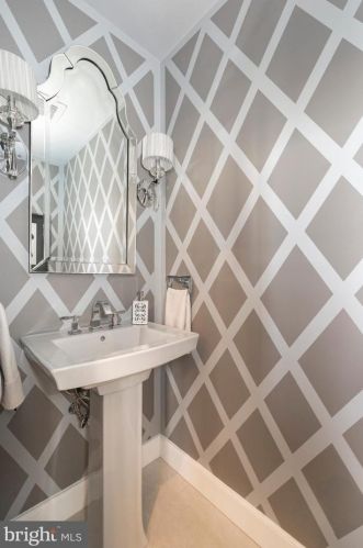 398 Lakeside Rd, Ardmore PA exterior