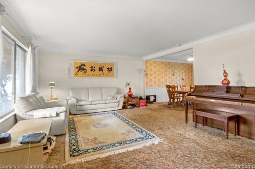 5975 Hubbell St, Dearborn Heights MI 48127-2445 exterior