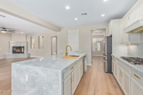 21713 38th Way, Phoenix AZ  85050-4923 exterior