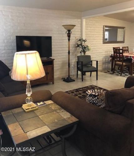 1022 Edgewater Dr, Tucson, AZ 85704-2411