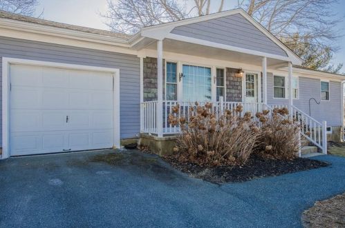 23 Concord Dr, Middletown RI 02842-5251 exterior