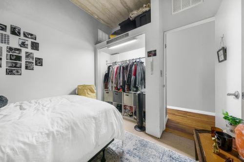 630 Franklin St, Chicago IL  60654-8327 exterior