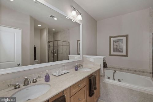 720 Bracey Ln, Alexandria VA  22314-6245 exterior