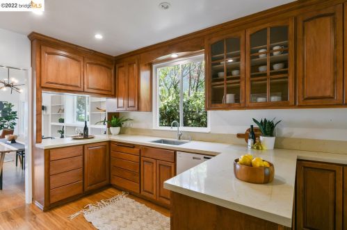 154 Avenida Dr, Berkeley CA 94708-2145 exterior