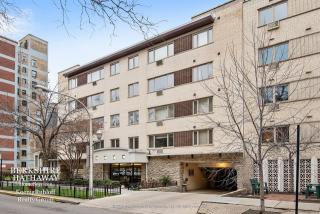 426 Barry Ave, Chicago IL  60657-5546 exterior