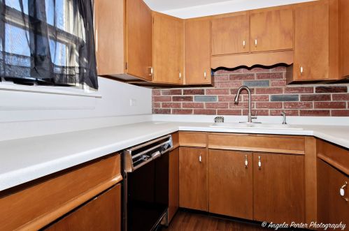 2124 Indian Rd, Waukegan IL 60087-4550 exterior