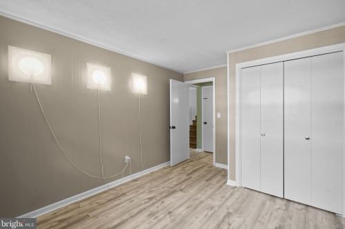 18011 Ml Crk Dr, Rockville MD 20855-1023 exterior