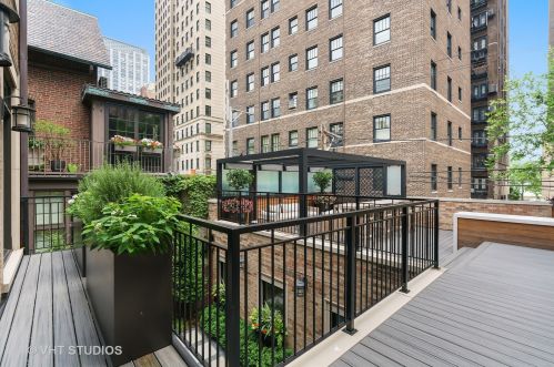 1449 Astor St, Chicago IL 60610-1608 exterior