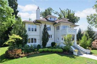 122 Grosvenor St, Flushing NY  11363-1007 exterior