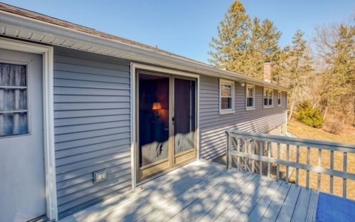 203 Murphy Ln, Chicopee MA 01020-4837 exterior