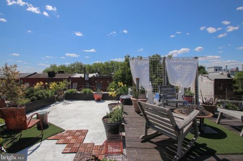 1225 6 St, Philadelphia PA 19147-4828 exterior