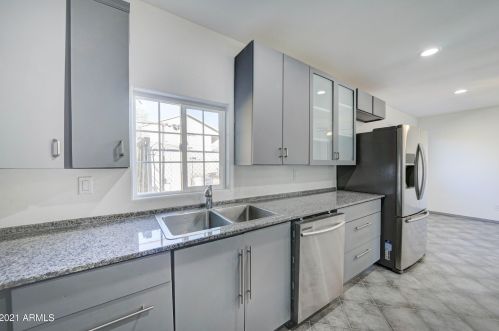 1715 28th Dr, Phoenix AZ 85051-4011 exterior