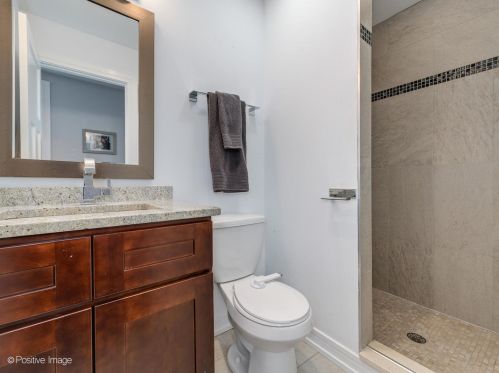 3425 Dickens Ave, Chicago IL 60647-3714 exterior