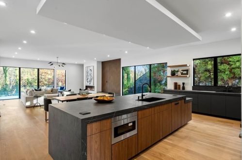 4645 Lake Forrest Dr, Atlanta GA  30342-2537 exterior