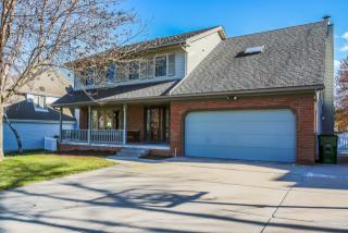 901 Elmhurst Dr, Omaha NE  68046-6108 exterior