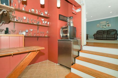 1526 10 St, Babylon NY 11704-3836 exterior