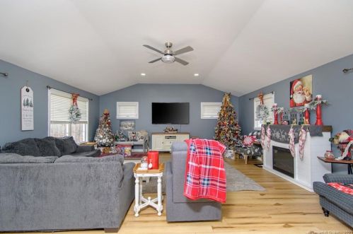 3 Grn Holw Rd, Killingly CT 06239-3546 exterior