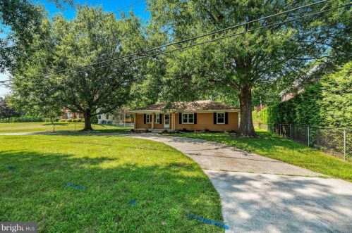 8028 Holland Rd, Alexandria, VA 22306-3132