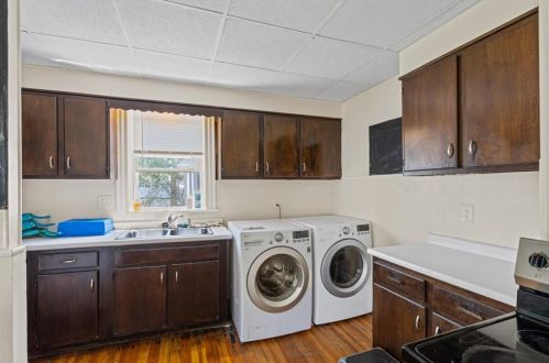 7 Bayview Ave, Middletown RI 02840-2108 exterior