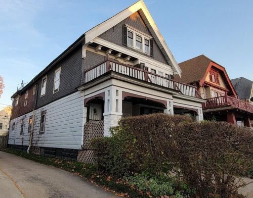 2548 45th St, Milwaukee, WI 53210-2914