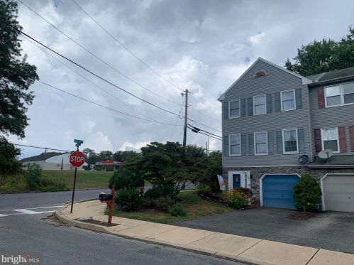 603 Emerald Dr, Lancaster, PA 17603-6800