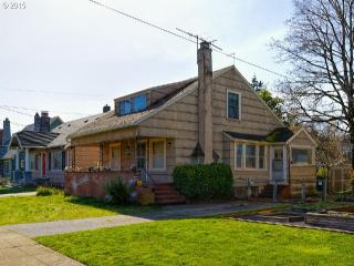 2945 48th Ave, Portland, OR 97213-1830