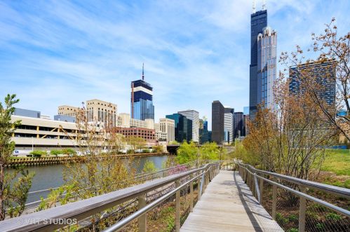 611 Wells St, Chicago IL  60607-4782 exterior