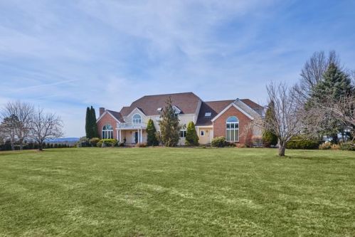 5 Turnberry Rd, Wallingford CT  06492-2743 exterior