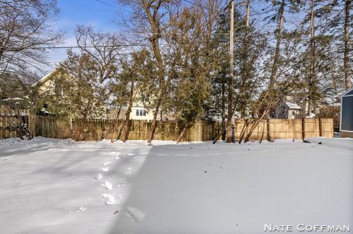 1225 Franklin St, Grand Rapids MI 49507-1236 exterior