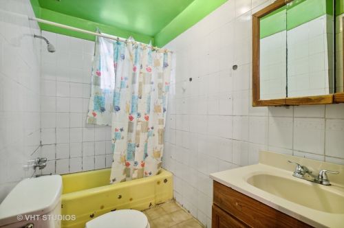 2449 Diversey Ave, Chicago IL 60647-1940 exterior