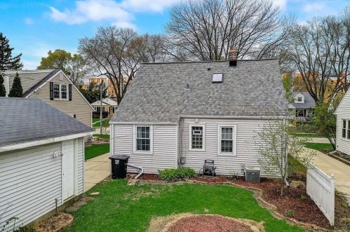 936 Currie Pl, Milwaukee WI 53213-3006 exterior