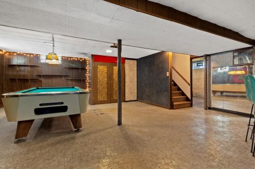 4249 1 Pl, Milwaukee WI 53207-3233 exterior