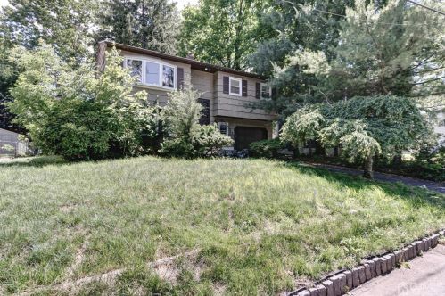 103 Alfred St, Edison, NJ 08820-3801