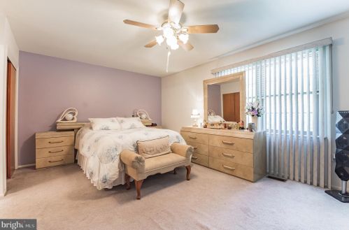 35 Aspen Dr, New Brunswick NJ 08902-1052 exterior