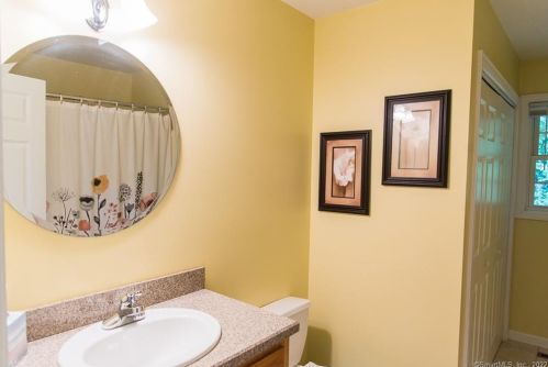 639 Old Colony Rd, Meriden CT 06451-6301 exterior